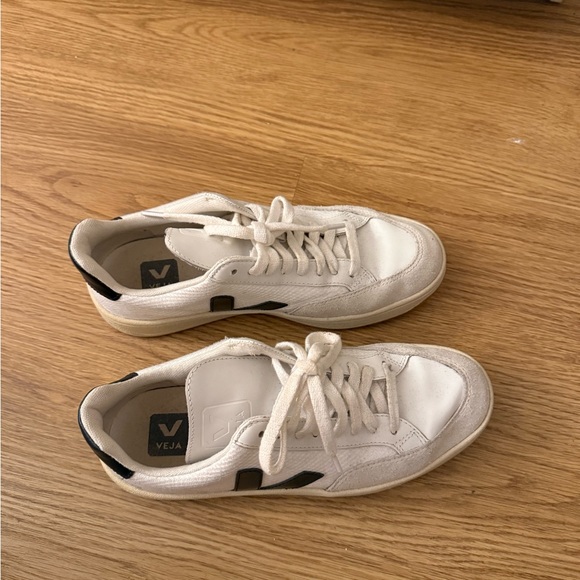 Veja White Sneakers with Black Detailing - Picture 3 of 3
